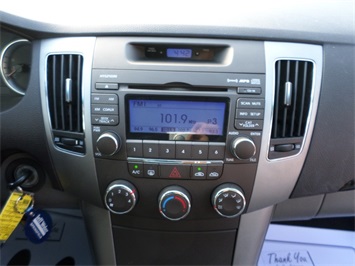 2010 Hyundai Sonata GLS   - Photo 16 - Cincinnati, OH 45255