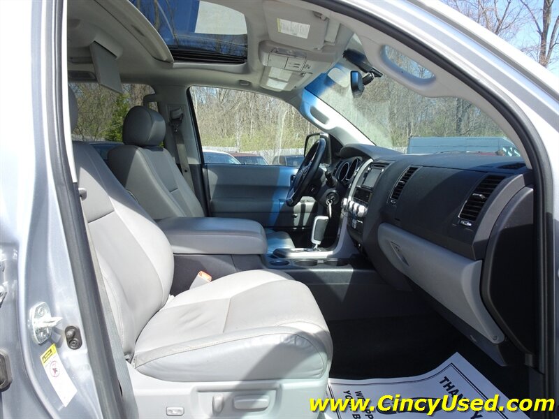 2015 Toyota Sequoia Limited - Photo 17 - Cincinnati, OH 45255