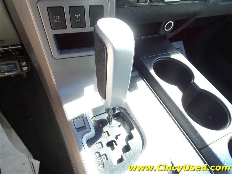 2015 Toyota Sequoia Limited - Photo 19 - Cincinnati, OH 45255