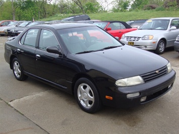 1995 Nissan Altima SE   - Photo 1 - Cincinnati, OH 45255