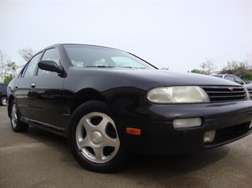 1995 Nissan Altima SE   - Photo 10 - Cincinnati, OH 45255