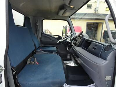 2013 Mitsubishi FUSO FE125 Duonic 3.0L I4 Diesel RWD Box Truck   - Photo 9 - Cincinnati, OH 45255