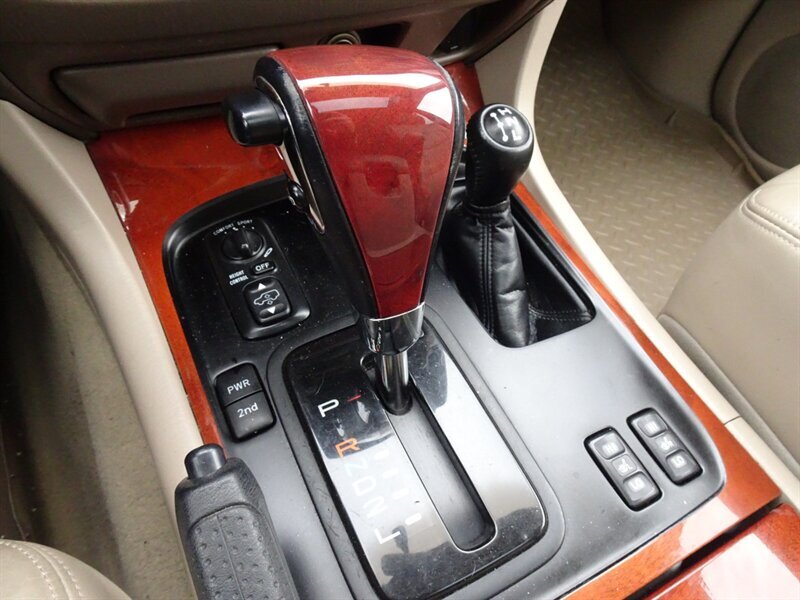 2000 Lexus LX 470 V8 AWD - Photo 41 - Cincinnati, OH 45255