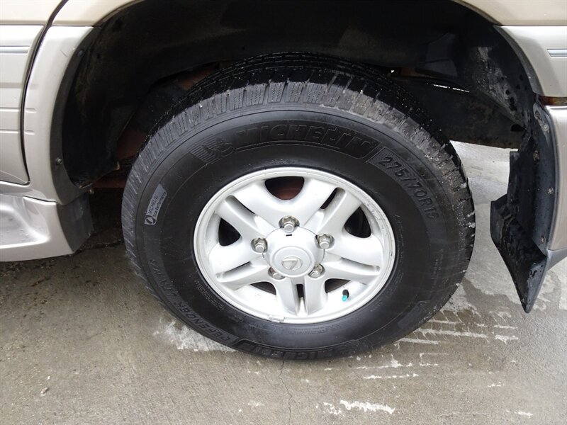 2000 Lexus LX 470 V8 AWD - Photo 61 - Cincinnati, OH 45255