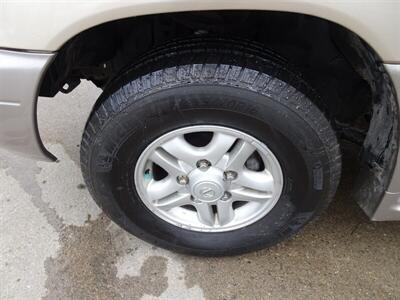 2000 Lexus LX 470 V8 AWD - Photo 100 - Cincinnati, OH 45255