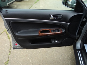 2003 Volkswagen Passat W8   - Photo 26 - Cincinnati, OH 45255