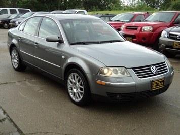 2003 Volkswagen Passat W8   - Photo 1 - Cincinnati, OH 45255
