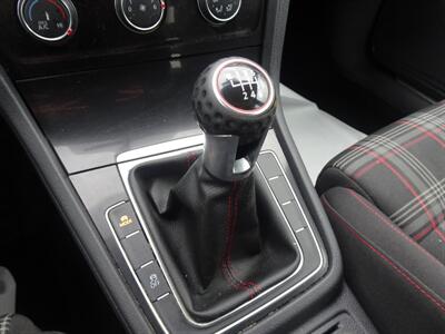 2015 Volkswagen Golf GTI S  2.0L I4 Turbo FWD - Photo 11 - Cincinnati, OH 45255