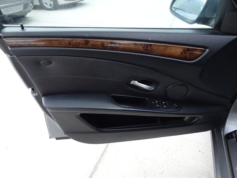 2010 BMW 5 Series 528i xDrive 3.0L I6 AWD - Photo 14 - Cincinnati, OH 45255