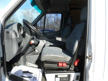 2004 Dodge Sprinter Cargo 2500 High Roof 118 W   - Photo 14 - Cincinnati, OH 45255