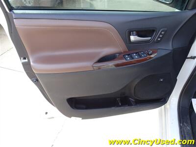 2017 Toyota Sienna Limited Premium 7-Passeng   - Photo 36 - Cincinnati, OH 45255