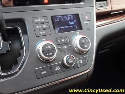 2017 Toyota Sienna Limited Premium 7-Passeng   - Photo 21 - Cincinnati, OH 45255