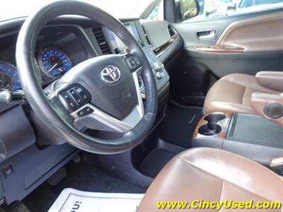 2017 Toyota Sienna Limited Premium 7-Passeng   - Photo 10 - Cincinnati, OH 45255