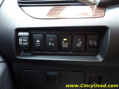 2017 Toyota Sienna Limited Premium 7-Passeng   - Photo 29 - Cincinnati, OH 45255