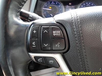 2017 Toyota Sienna Limited Premium 7-Passeng   - Photo 24 - Cincinnati, OH 45255