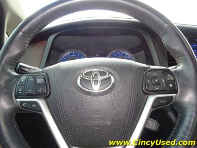 2017 Toyota Sienna Limited Premium 7-Passeng   - Photo 23 - Cincinnati, OH 45255