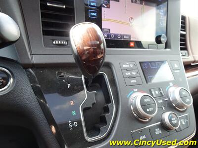 2017 Toyota Sienna Limited Premium 7-Passeng   - Photo 19 - Cincinnati, OH 45255