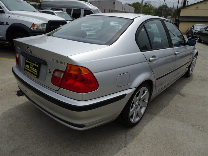 2001 BMW 3 Series 325i   - Photo 11 - Cincinnati, OH 45255