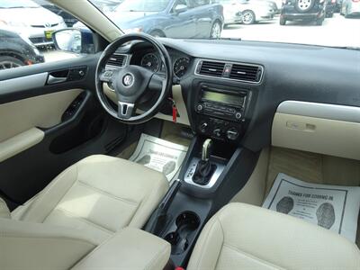 2014 Volkswagen Jetta SE  1.8L Turbo I4 FWD - Photo 12 - Cincinnati, OH 45255