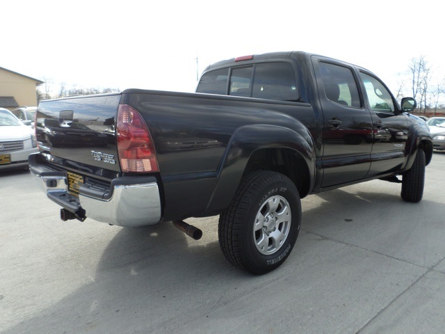 2005 Toyota Tacoma PreRunner - Photo 13 - Cincinnati, OH 45255