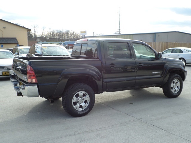 2005 Toyota Tacoma PreRunner - Photo 6 - Cincinnati, OH 45255