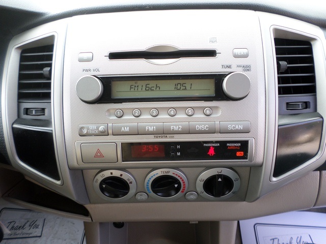 2005 Toyota Tacoma PreRunner - Photo 17 - Cincinnati, OH 45255