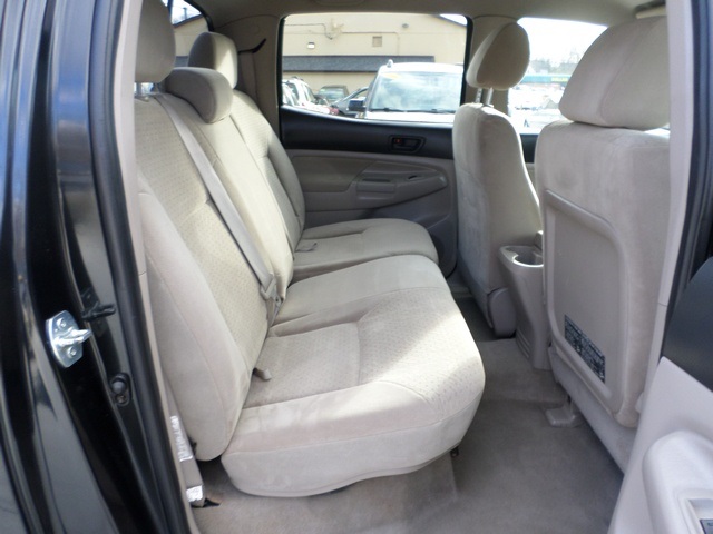 2005 Toyota Tacoma PreRunner - Photo 9 - Cincinnati, OH 45255