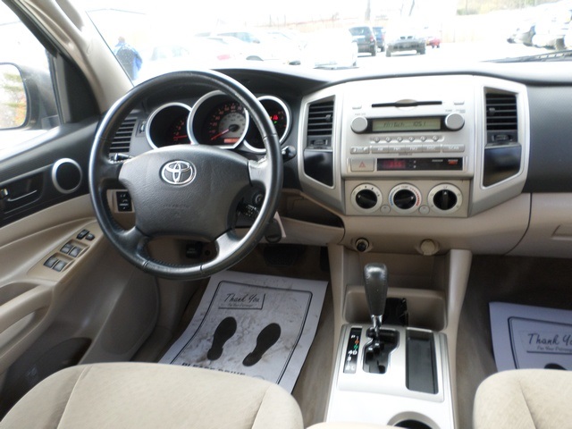 2005 Toyota Tacoma PreRunner - Photo 7 - Cincinnati, OH 45255