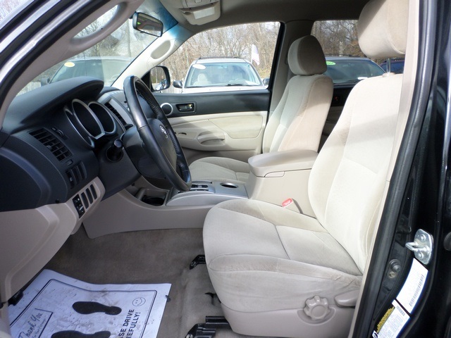 2005 Toyota Tacoma PreRunner - Photo 14 - Cincinnati, OH 45255