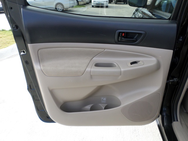 2005 Toyota Tacoma PreRunner - Photo 23 - Cincinnati, OH 45255