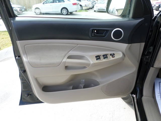 2005 Toyota Tacoma PreRunner - Photo 21 - Cincinnati, OH 45255