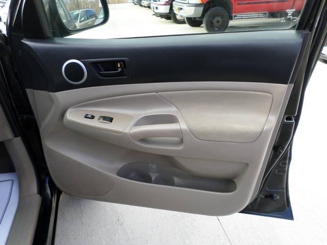 2005 Toyota Tacoma PreRunner - Photo 22 - Cincinnati, OH 45255