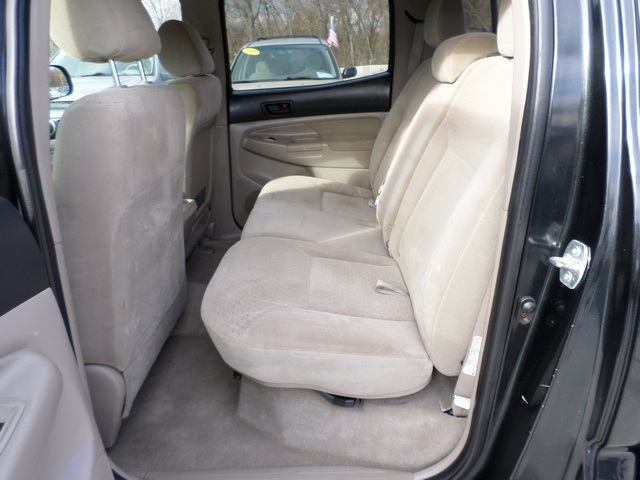 2005 Toyota Tacoma PreRunner - Photo 15 - Cincinnati, OH 45255