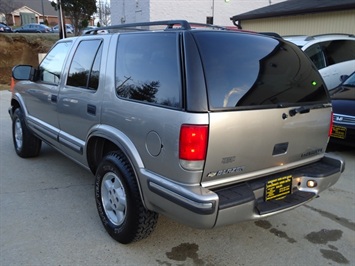 1999 Chevrolet Blazer   - Photo 4 - Cincinnati, OH 45255