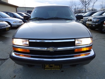 1999 Chevrolet Blazer   - Photo 2 - Cincinnati, OH 45255