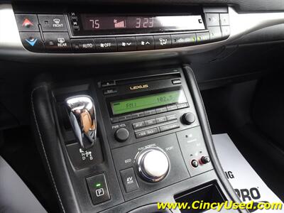 2011 Lexus CT 200h Premium   - Photo 16 - Cincinnati, OH 45255