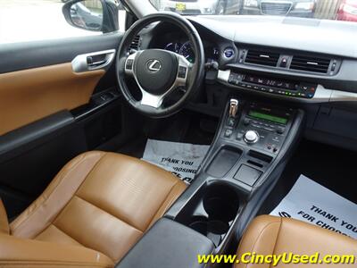 2011 Lexus CT 200h Premium   - Photo 13 - Cincinnati, OH 45255