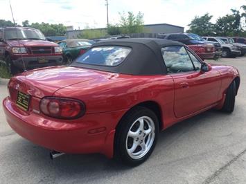 2002 Mazda MX-5 Miata LS   - Photo 12 - Cincinnati, OH 45255