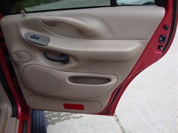 1999 FORD EXPEDITION Eddie Bauer   - Photo 24 - Cincinnati, OH 45255