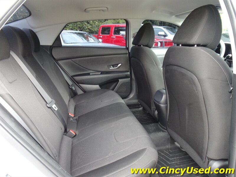 2021 Hyundai Elantra SE - Photo 15 - Cincinnati, OH 45255