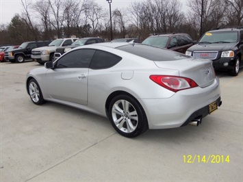 2010 Hyundai Genesis Coupe 2.0T   - Photo 6 - Cincinnati, OH 45255