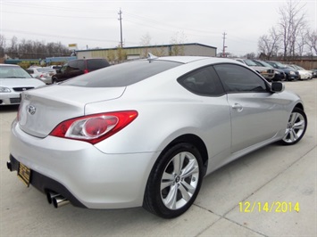 2010 Hyundai Genesis Coupe 2.0T   - Photo 11 - Cincinnati, OH 45255