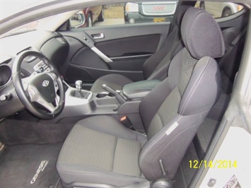 2010 Hyundai Genesis Coupe 2.0T   - Photo 13 - Cincinnati, OH 45255