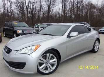 2010 Hyundai Genesis Coupe 2.0T   - Photo 10 - Cincinnati, OH 45255