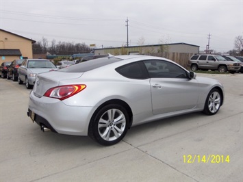 2010 Hyundai Genesis Coupe 2.0T   - Photo 4 - Cincinnati, OH 45255