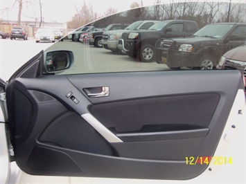 2010 Hyundai Genesis Coupe 2.0T   - Photo 23 - Cincinnati, OH 45255