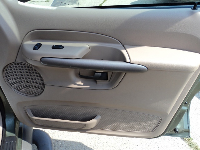 2001 Ford Explorer Sport Trac - Photo 24 - Cincinnati, OH 45255