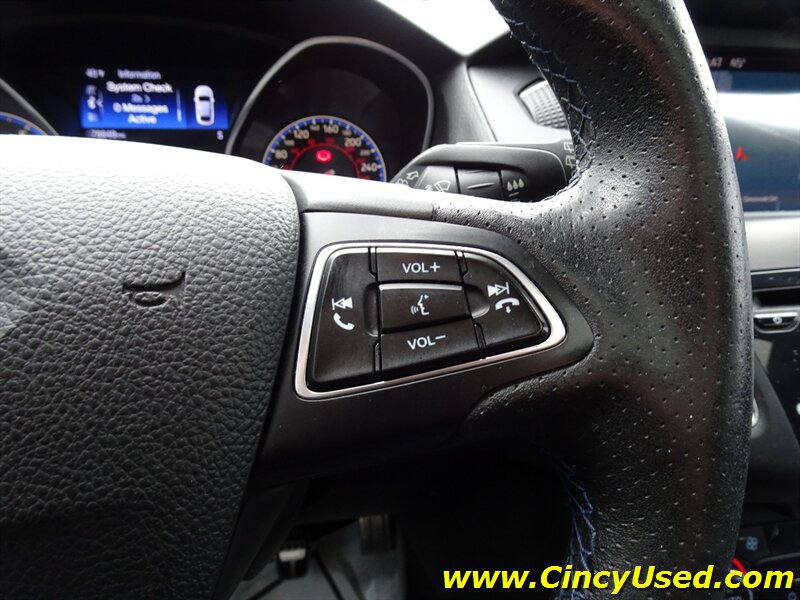 2017 Ford Focus RS   - Photo 26 - Cincinnati, OH 45255