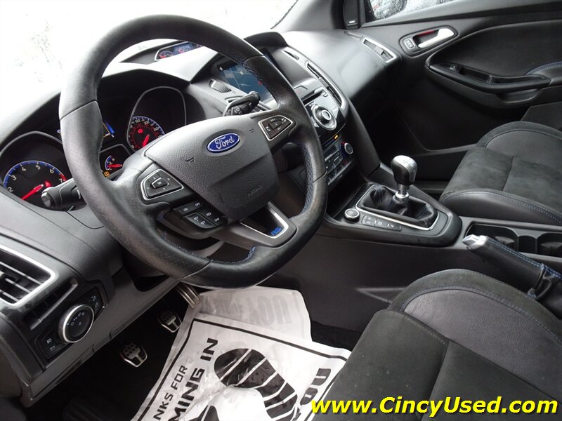 2017 Ford Focus RS   - Photo 14 - Cincinnati, OH 45255