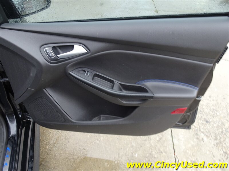 2017 Ford Focus RS   - Photo 29 - Cincinnati, OH 45255